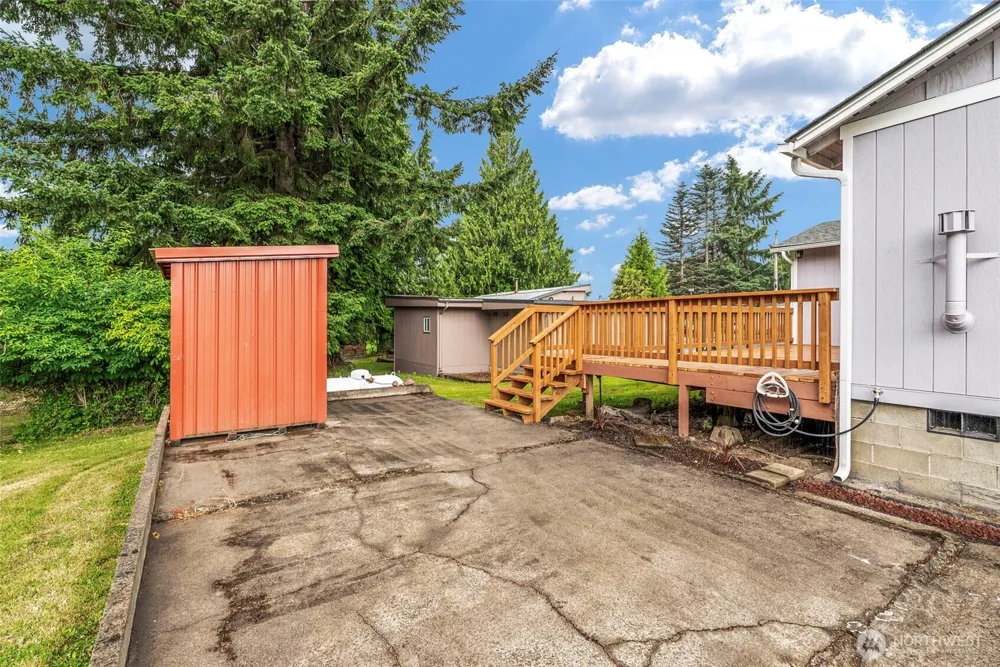 175 Jacobson Road Cathlamet, WA 98612