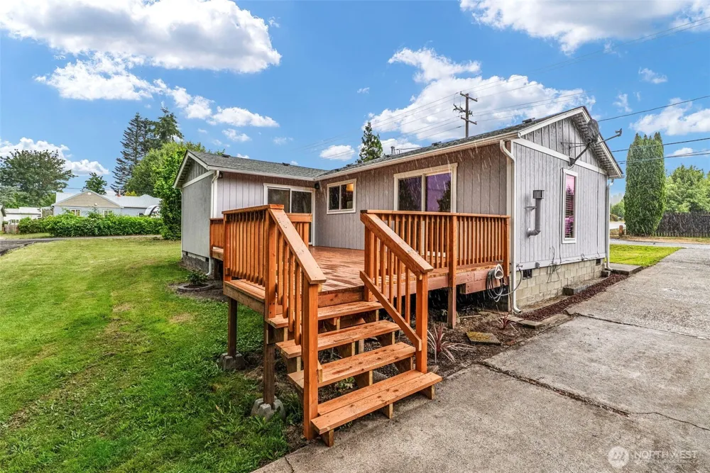 175 Jacobson Road Cathlamet, WA 98612