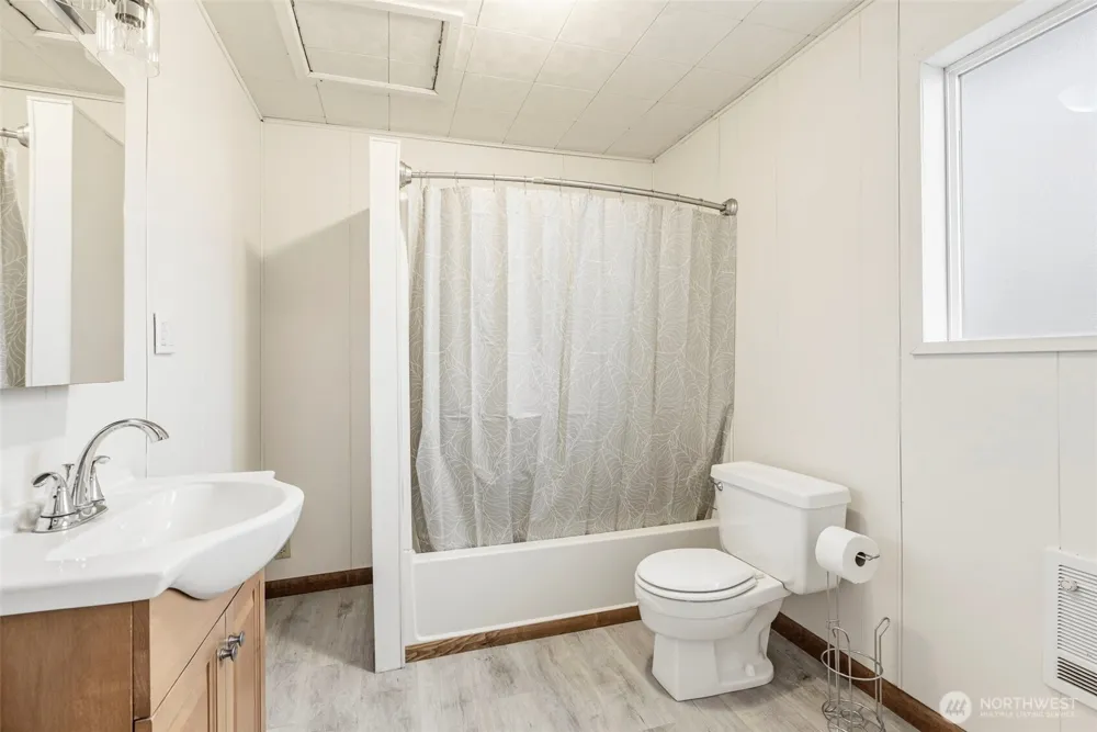 175 Jacobson Road Cathlamet, WA 98612