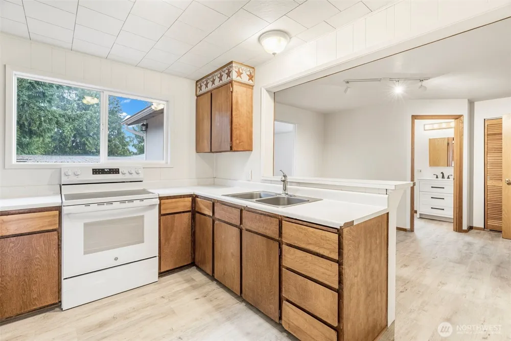 175 Jacobson Road Cathlamet, WA 98612