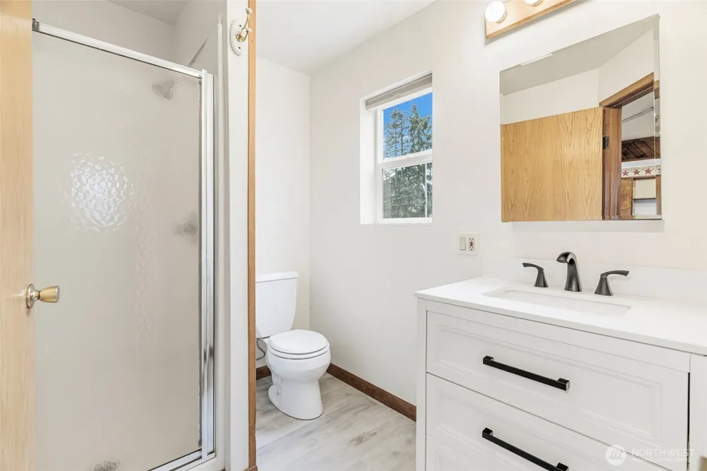 175 Jacobson Road Cathlamet, WA 98612