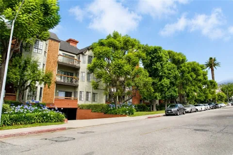 1313 Valley View #202
