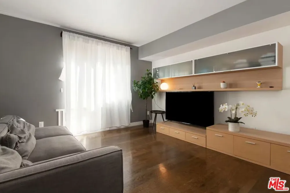 1234 Wilshire Boulevard #435 Los Angeles, CA 90017