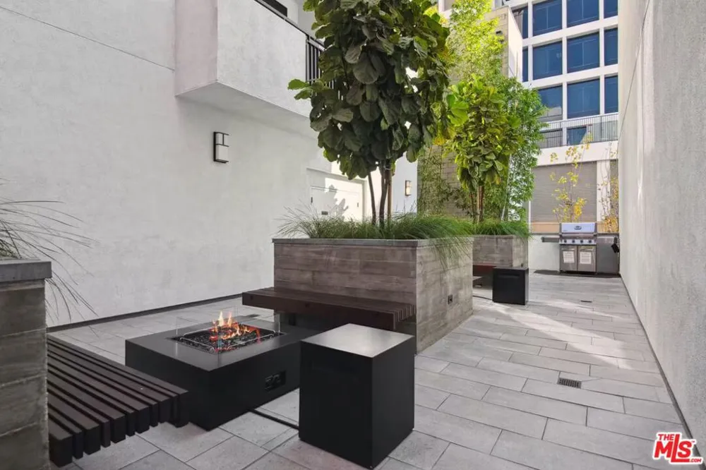 1234 Wilshire Boulevard #435 Los Angeles, CA 90017