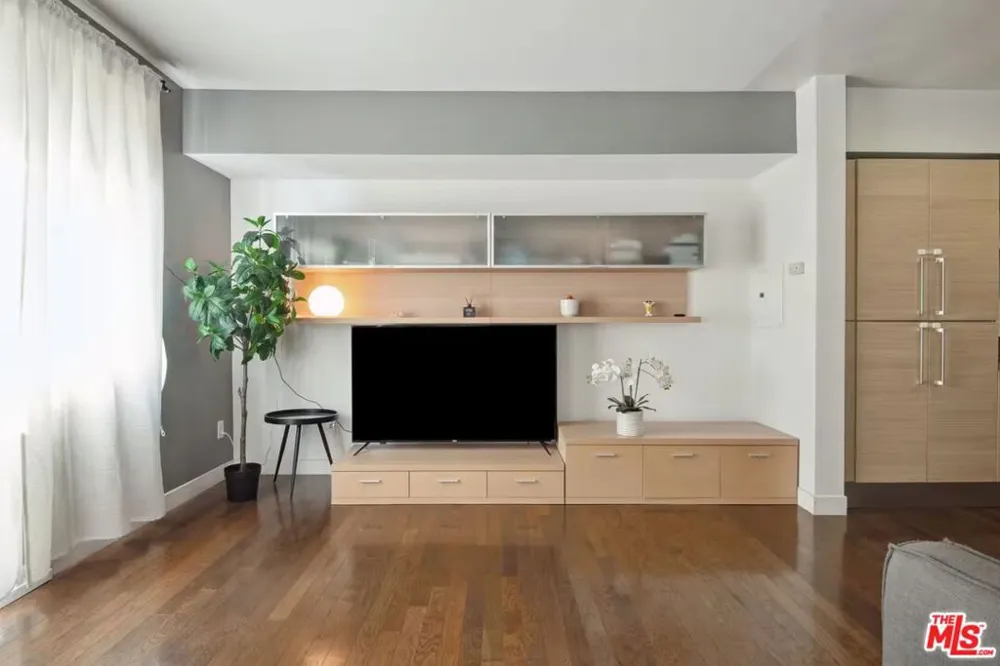 1234 Wilshire Boulevard #435 Los Angeles, CA 90017