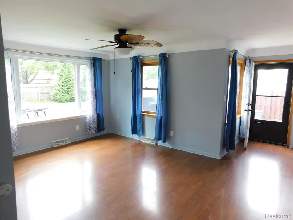 16740 College Fraser City, MI 48026