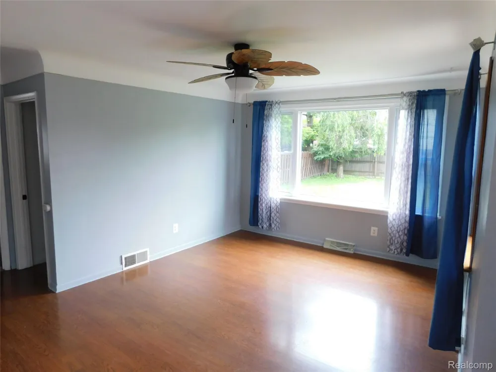 16740 College Fraser City, MI 48026
