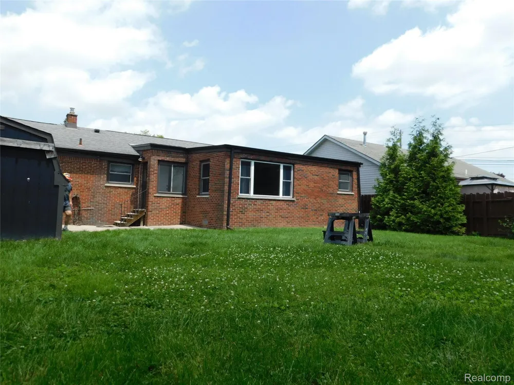 16740 College Fraser City, MI 48026