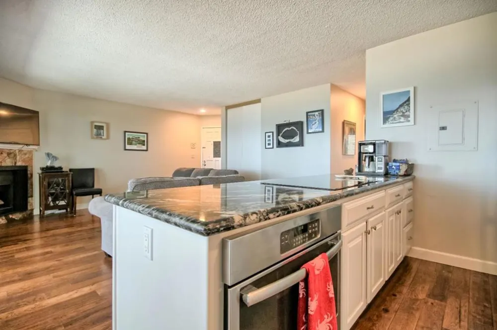 825 Balboa Avenue #205 Capitola, CA 95010