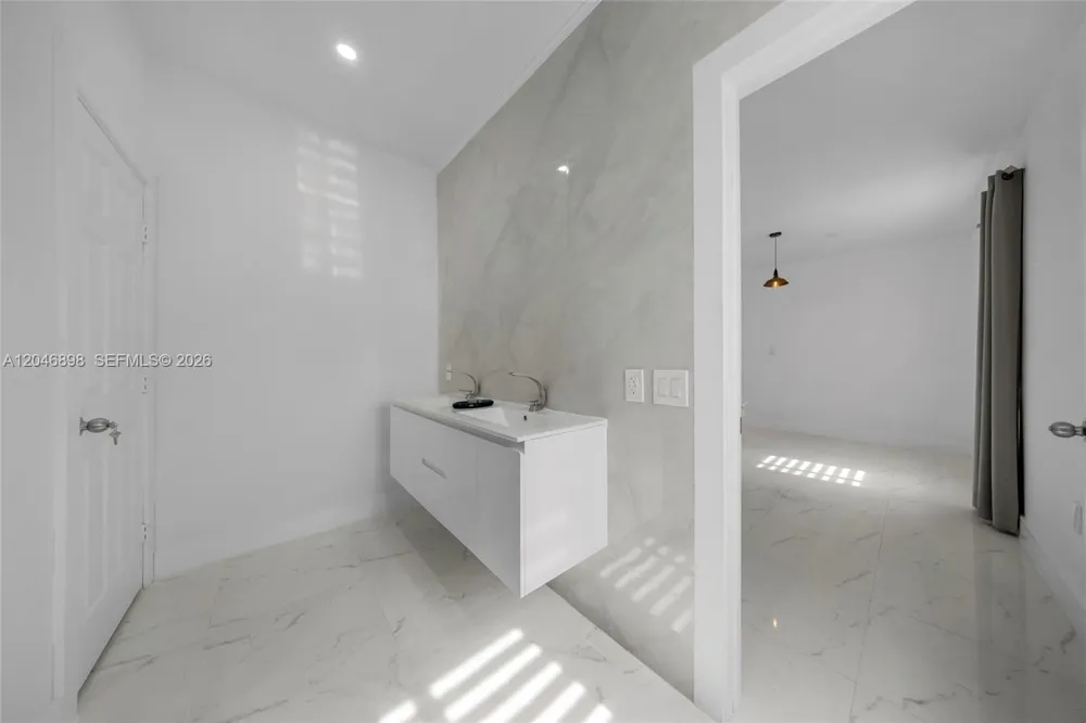 6541 SW 18th St West Miami, FL 33155