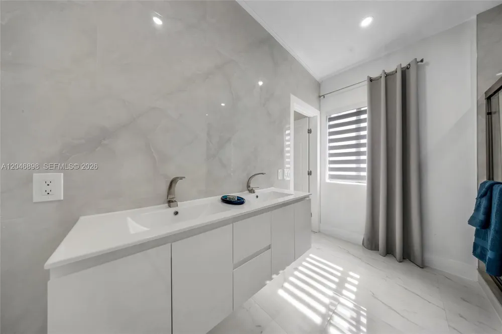 6541 SW 18th St West Miami, FL 33155