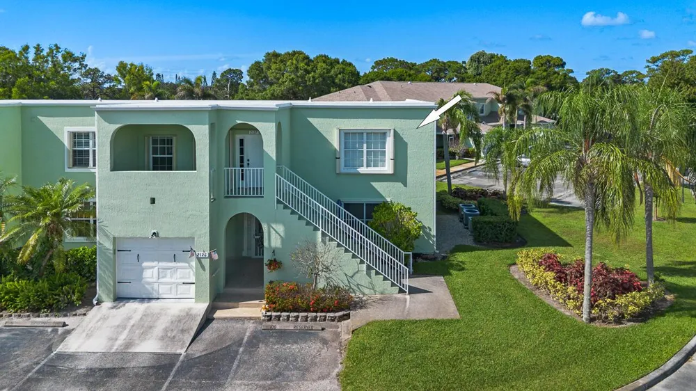 2127 SE Wild Meadow Circle Port St. Lucie, FL 34952