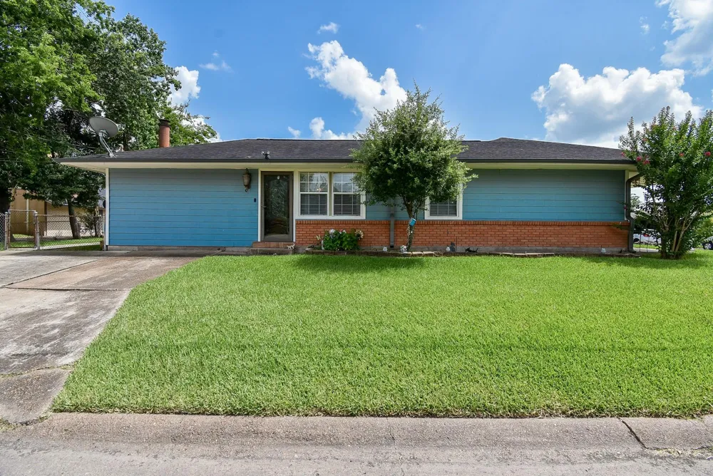 1801 Buchanan Street Pasadena, TX 77502