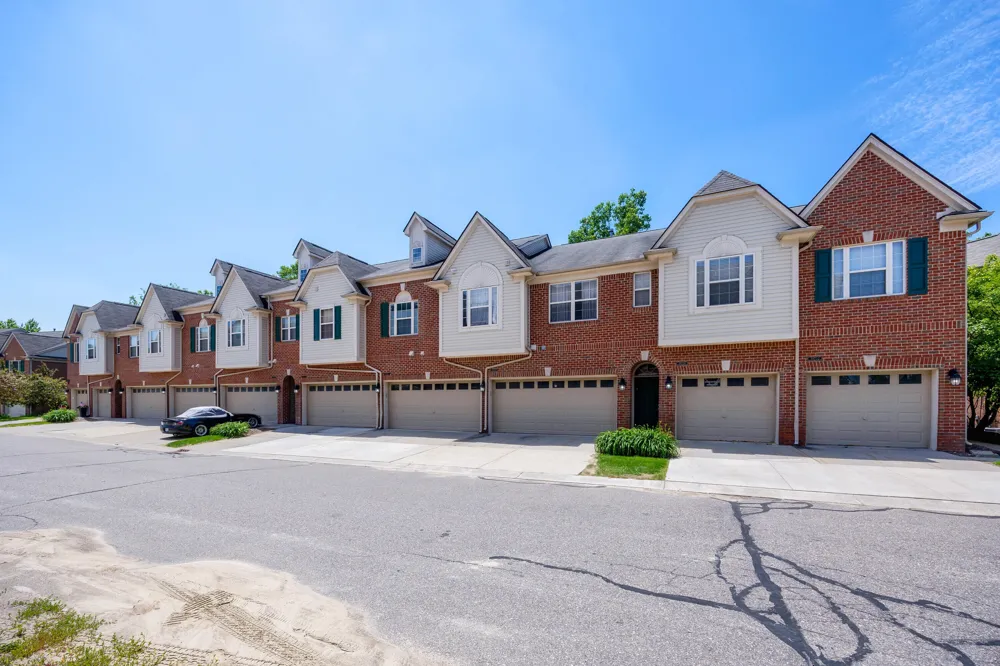 39688 Rockcrest Lane Northville, MI 48168