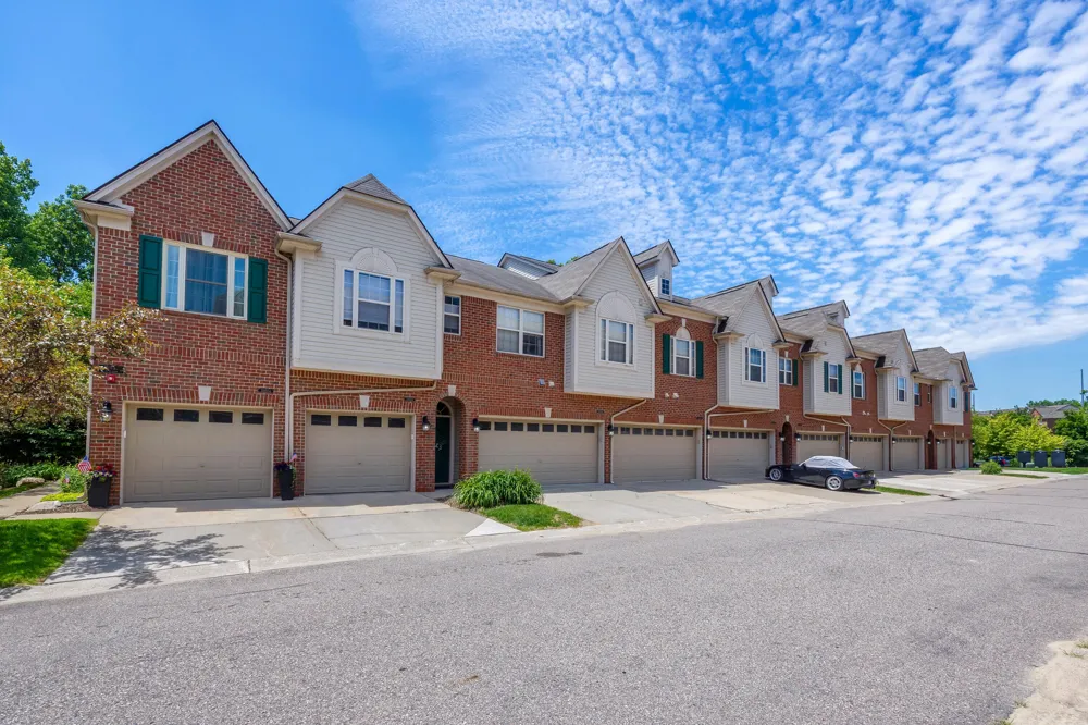 39688 Rockcrest Lane Northville, MI 48168