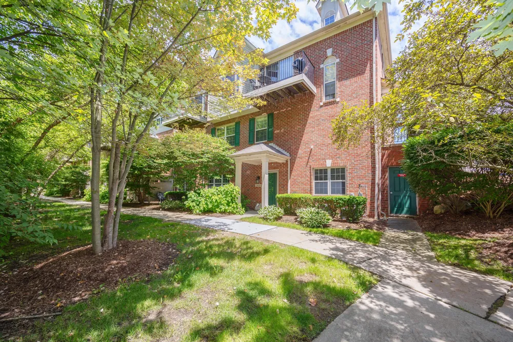 39688 Rockcrest Lane Northville, MI 48168