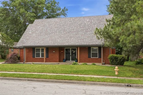 6652 E 46th Place