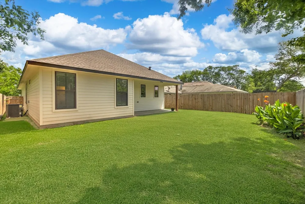 502 S Carroll Street La Porte, TX 77571