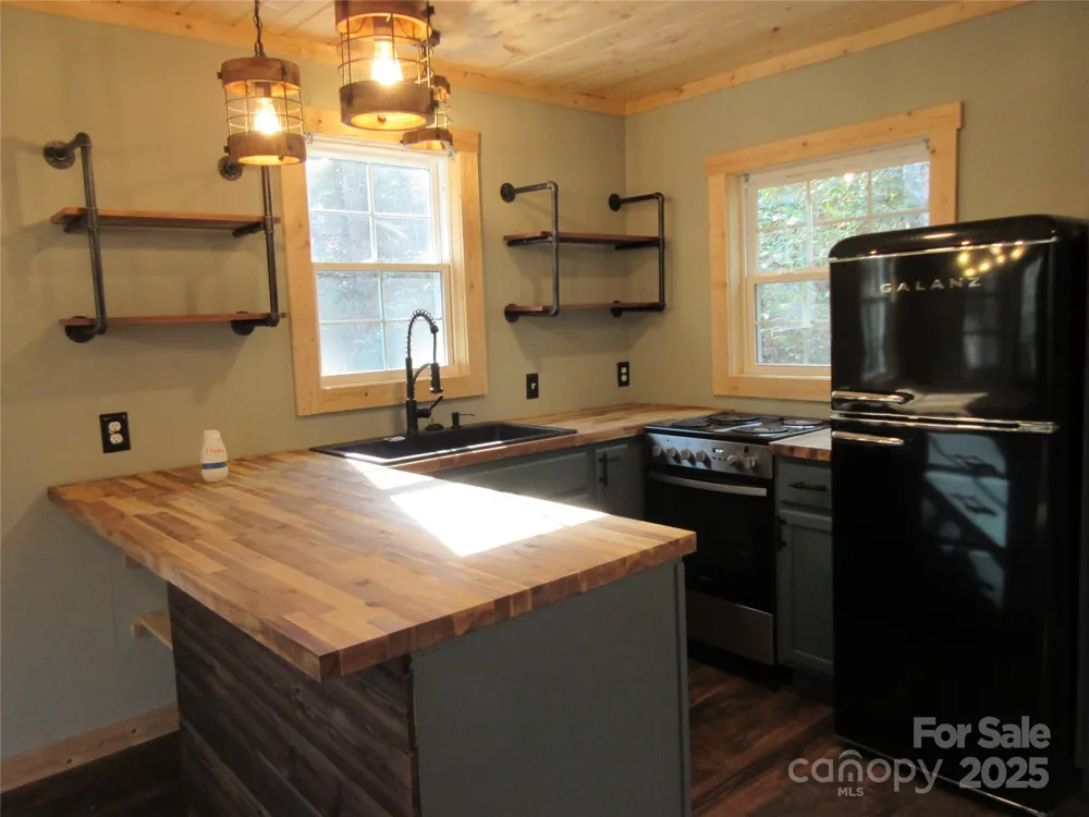 30 Rainbow Lake Circle Black Mountain, NC 28711
