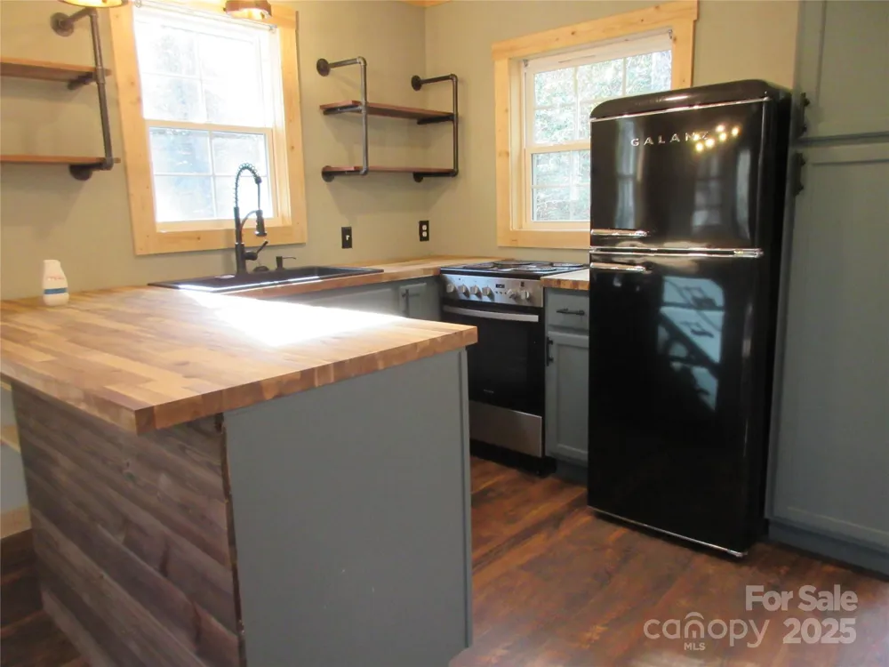 30 Rainbow Lake Circle Black Mountain, NC 28711