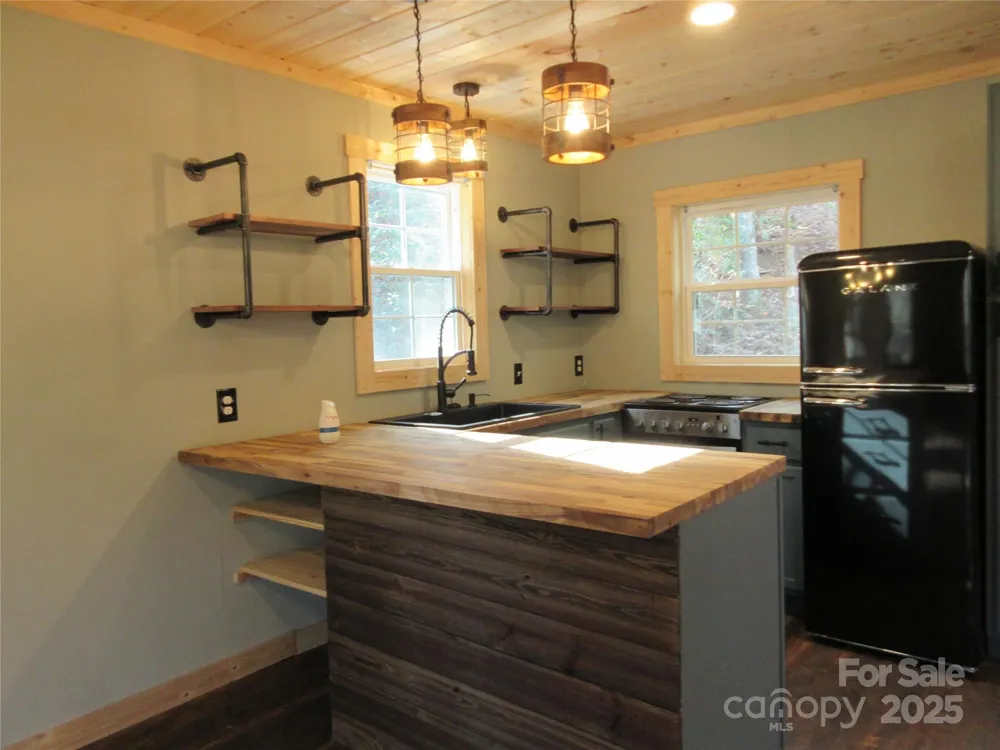 30 Rainbow Lake Circle Black Mountain, NC 28711