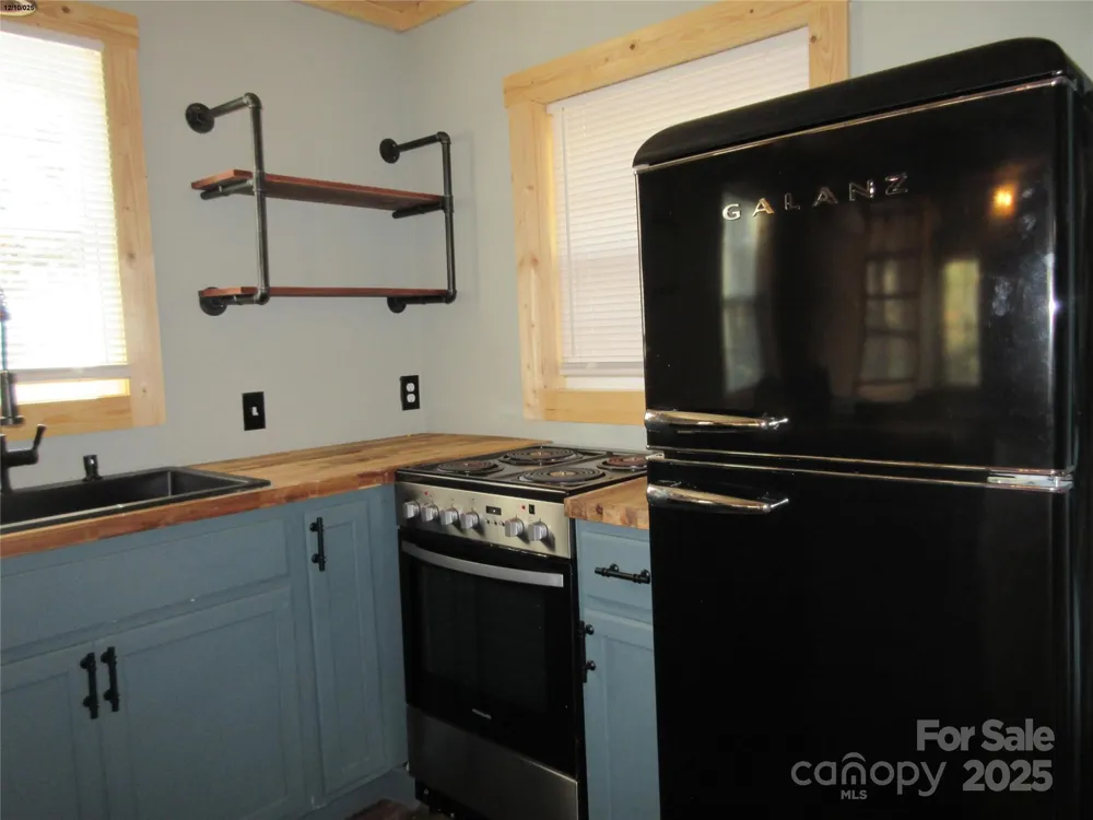 30 Rainbow Lake Circle Black Mountain, NC 28711