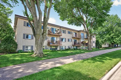 240 Wentworth Avenue W #306