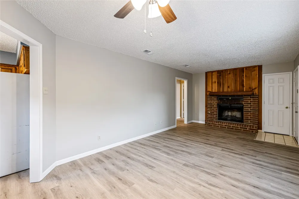 321 Gardenview Street Denton, TX 76207