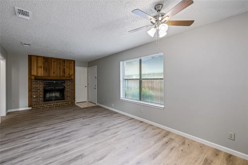 321 Gardenview Street Denton, TX 76207