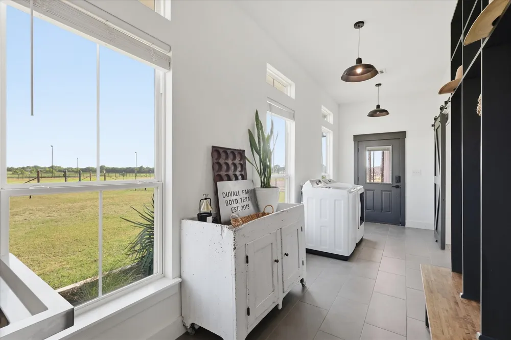 596 County Road 4668 Rhome, TX 76078