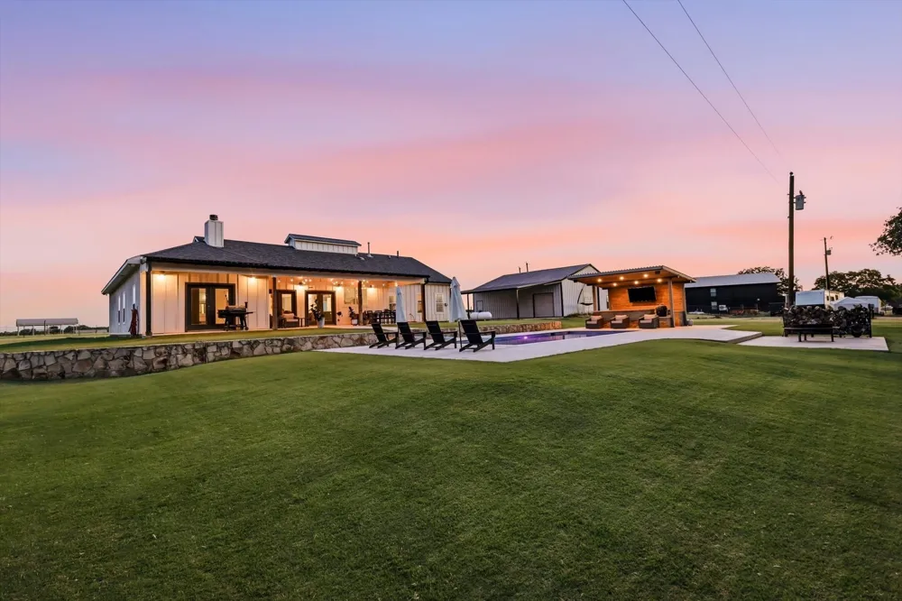596 County Road 4668 Rhome, TX 76078