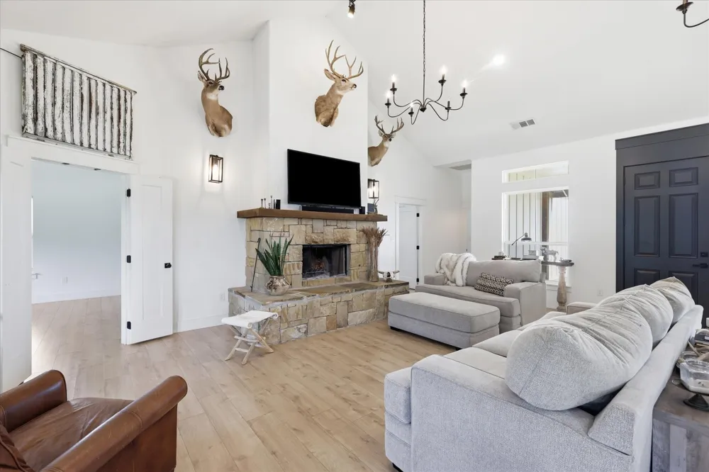 596 County Road 4668 Rhome, TX 76078