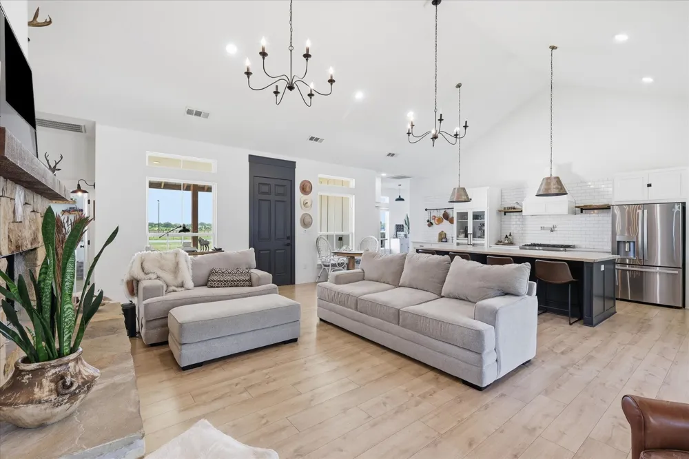 596 County Road 4668 Rhome, TX 76078