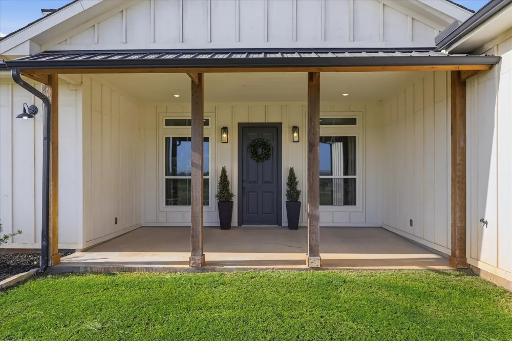 596 County Road 4668 Rhome, TX 76078