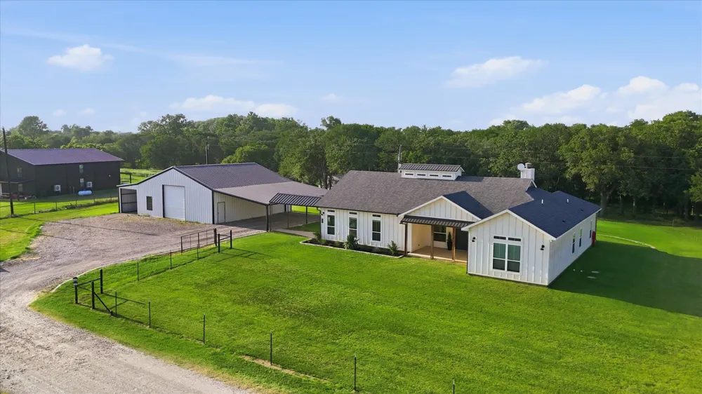 596 County Road 4668 Rhome, TX 76078