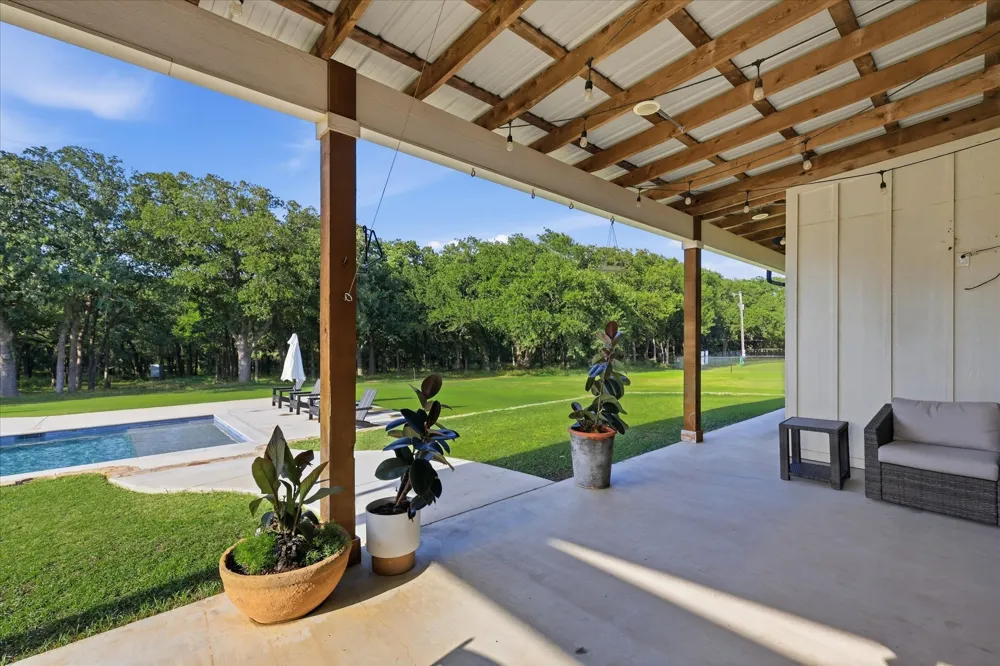 596 County Road 4668 Rhome, TX 76078