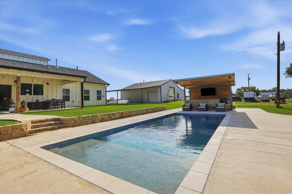 596 County Road 4668 Rhome, TX 76078