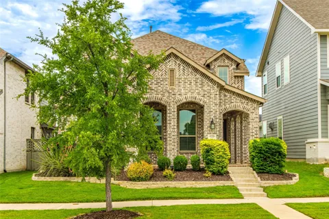 2412 Elm Place