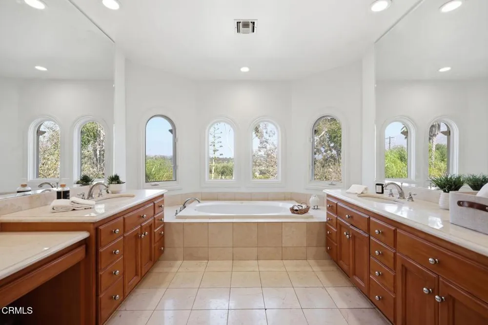 12986 Macdonald Drive Ojai, CA 93023