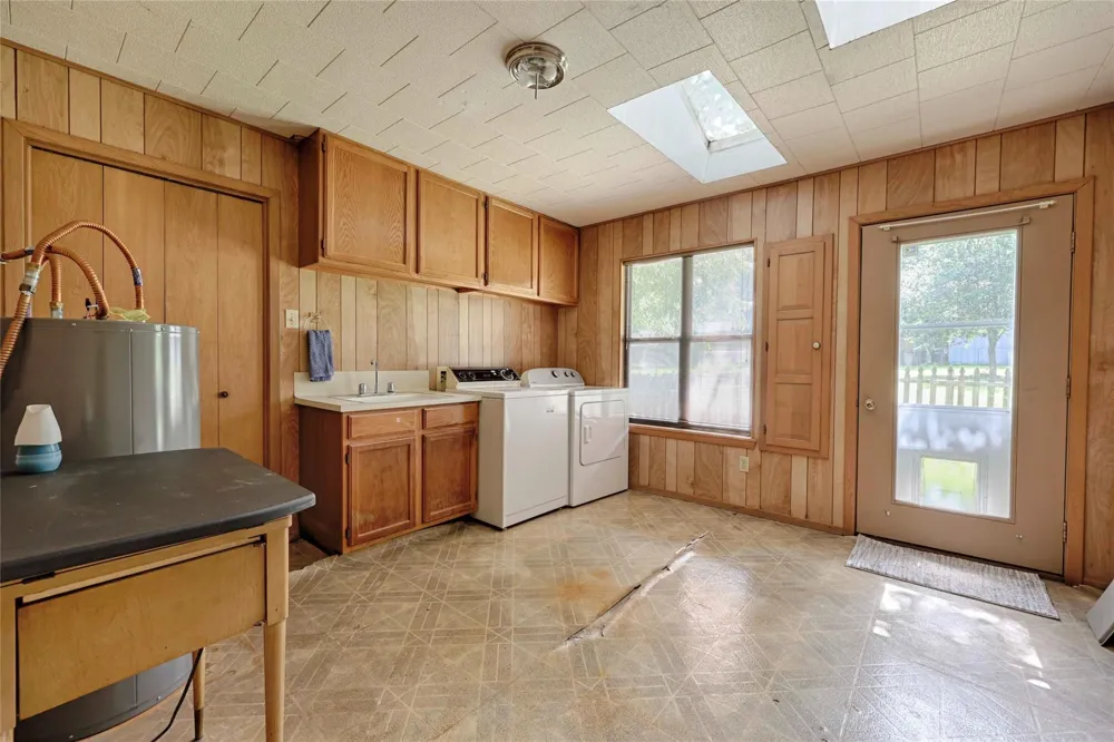 725 S Market Street Flatonia, TX 78941