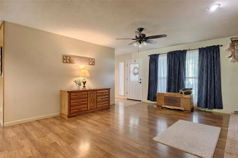 725 S Market Street Flatonia, TX 78941