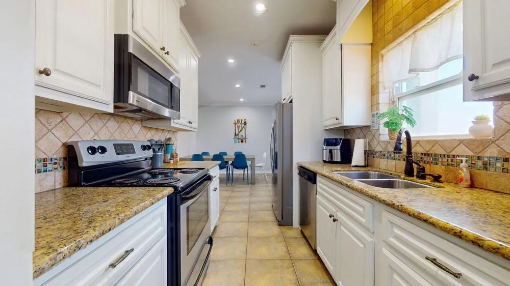 2010 Vista Dr Crystal Beach, TX 77650
