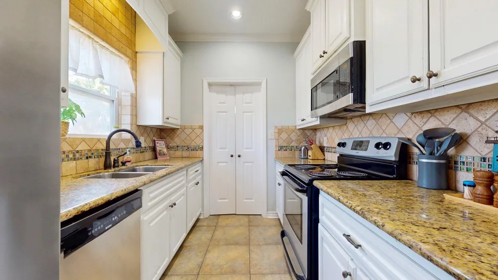 2010 Vista Dr Crystal Beach, TX 77650