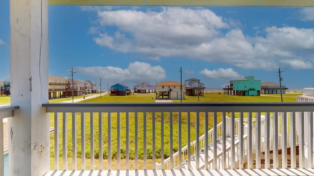 2010 Vista Dr Crystal Beach, TX 77650