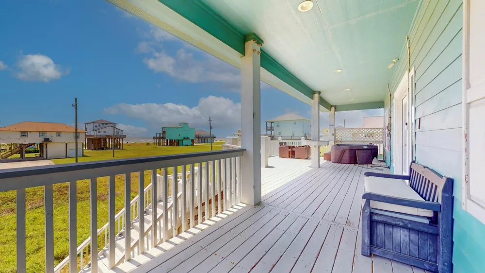 2010 Vista Dr Crystal Beach, TX 77650