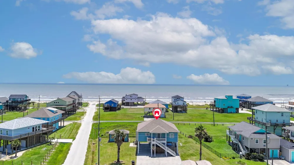 2010 Vista Dr Crystal Beach, TX 77650
