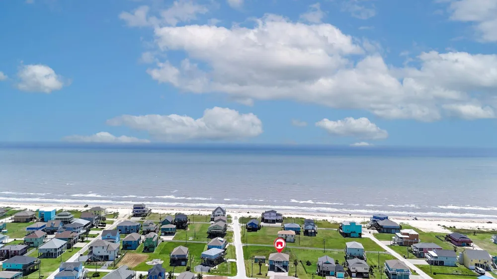 2010 Vista Dr Crystal Beach, TX 77650