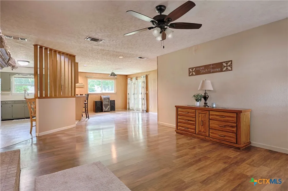 725 S Market Street Flatonia, TX 78941