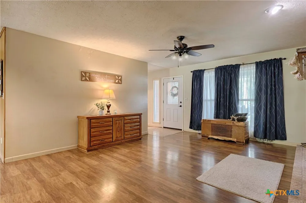 725 S Market Street Flatonia, TX 78941