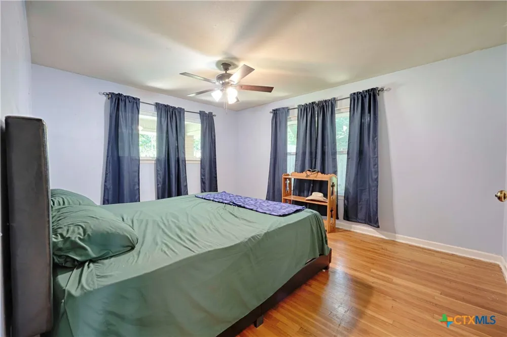 725 S Market Street Flatonia, TX 78941